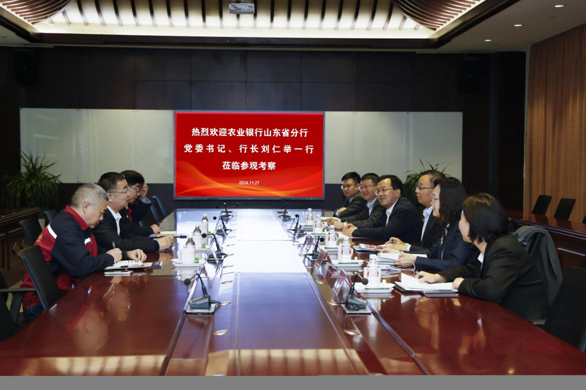 Liu Renju, Party Secretary and President of Shandong Branch of Agricultural Bank of China, and his delegation visited Innovation Group for research