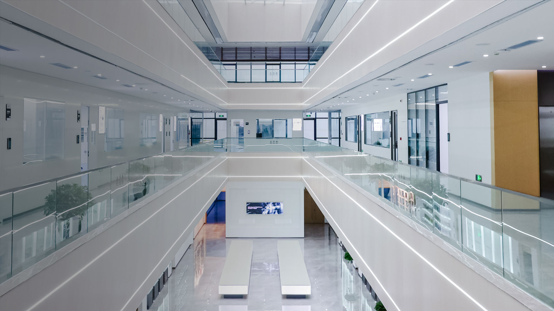 Work-Friendly<br />Smart Office Environment