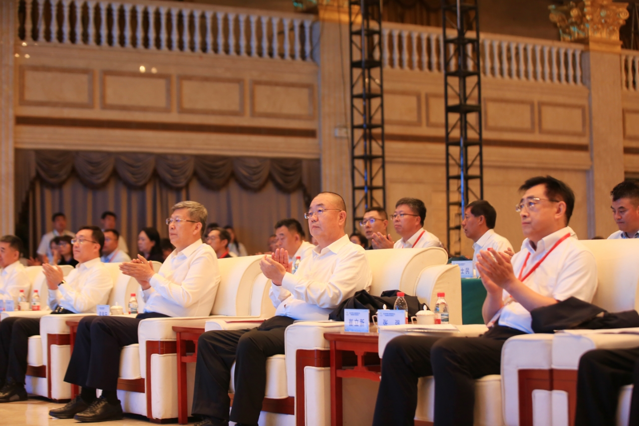 Chairman Cui Lixin attended the 6th China Aluminum Industry High-Quality Development Conference and delivered a speech.