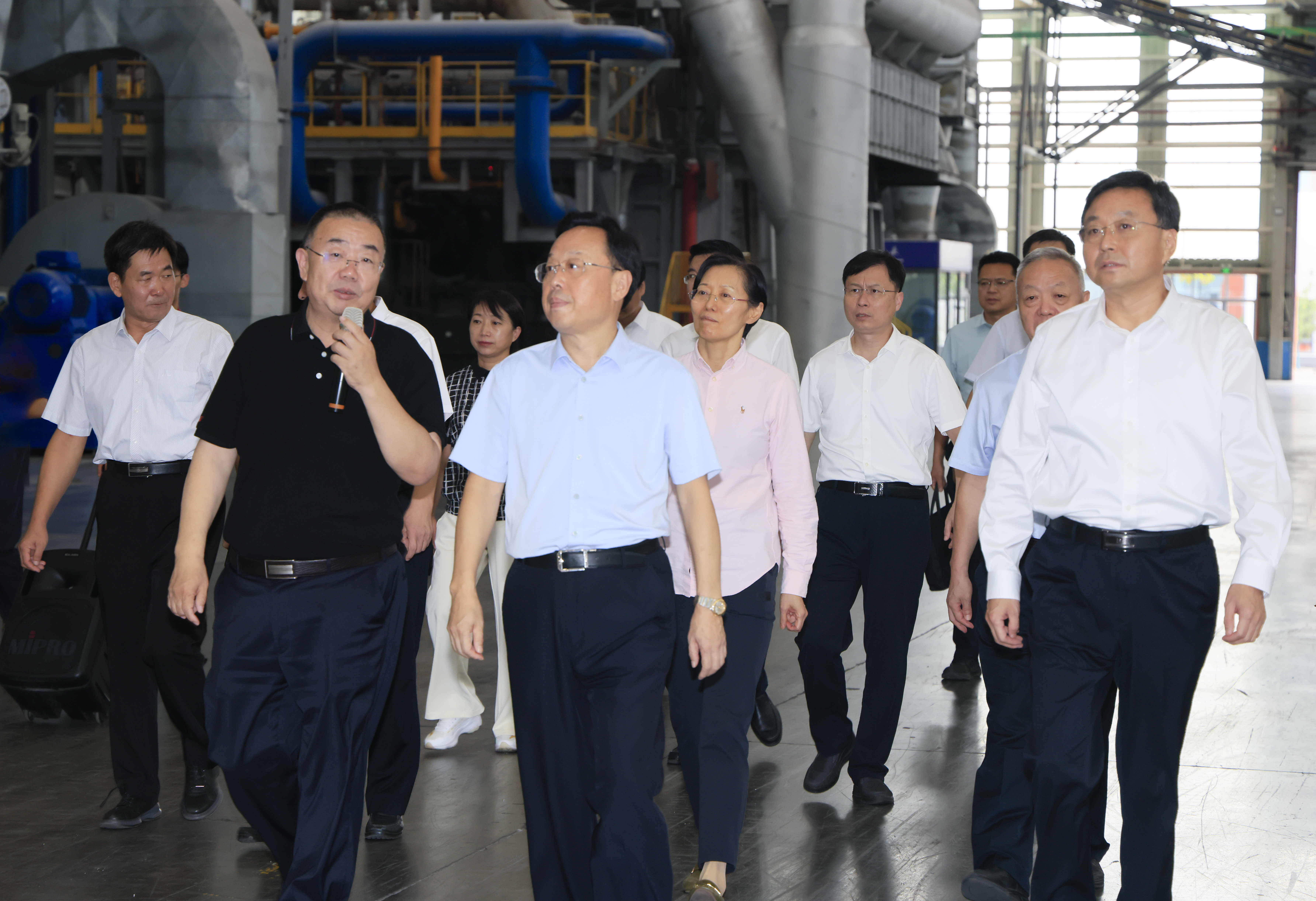 Vice Chairman of the Chinese People's Political Consultative Conference (CPPCC) Shandong Provincial Committee Liu Jungang led a team to conduct research at Chuangxin Group.