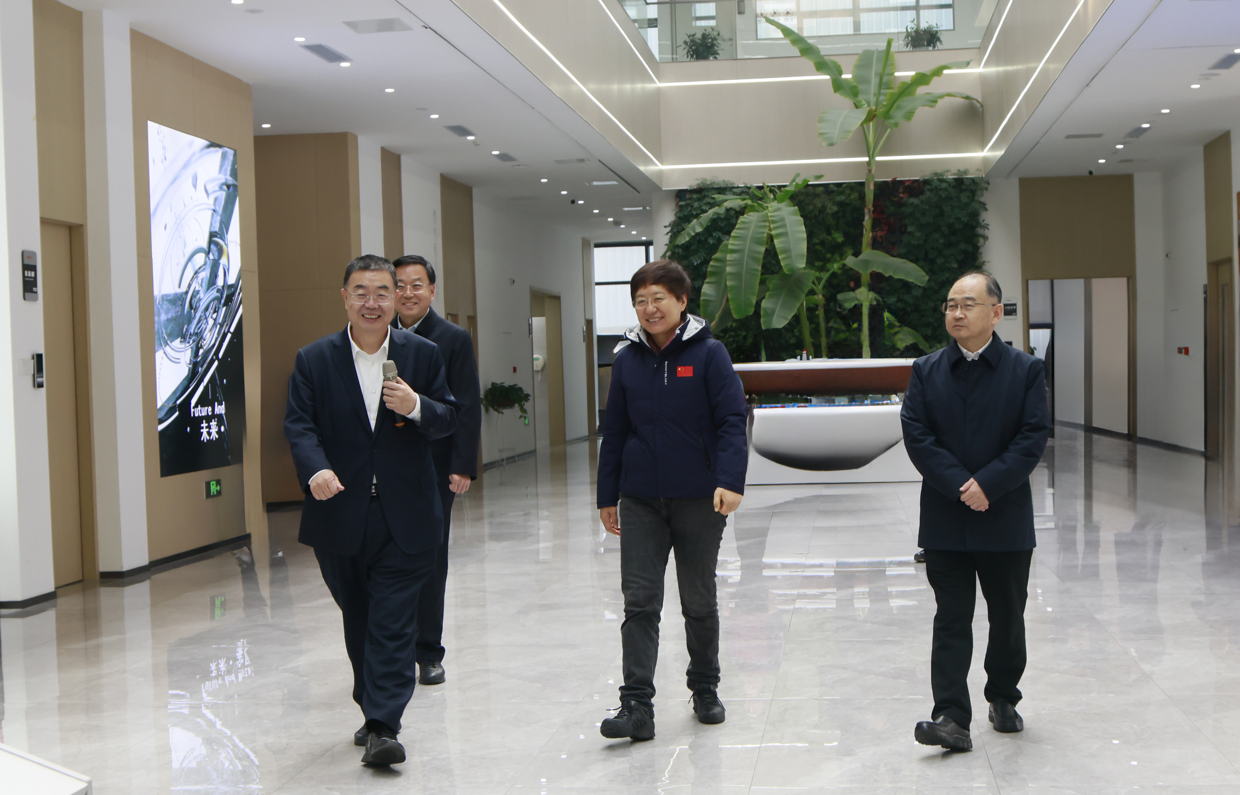 Wang Suilian Leads Delegation to Visit Innovation Group for Investigation